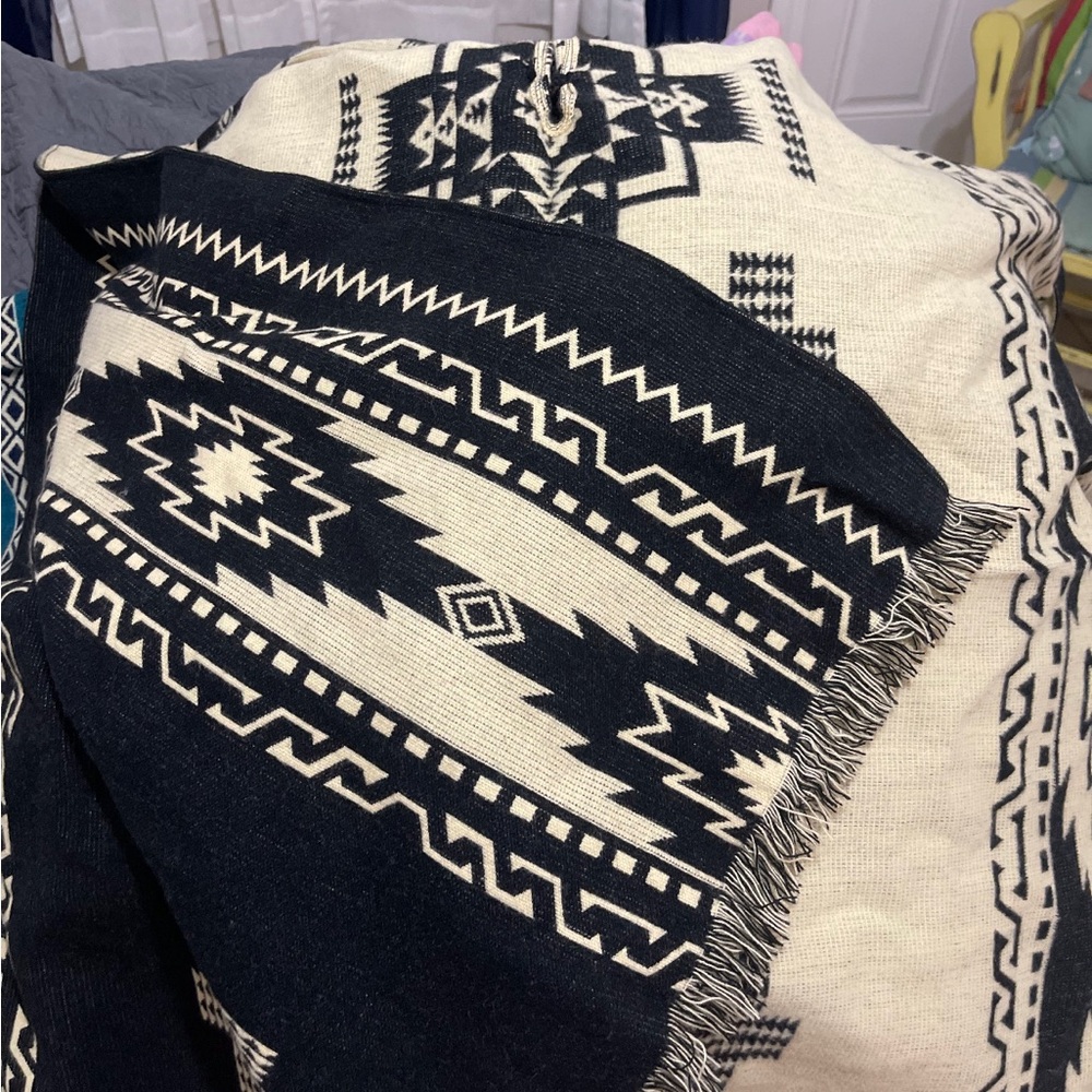 Poncho 100% Ecuadorian made with ❤️